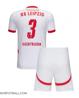 Billige Fotballdrakt RB Leipzig Lutsharel Geertruida #3 Replika Hjemmedraktsett Barn 2024-25 Kortermet (med bukser)